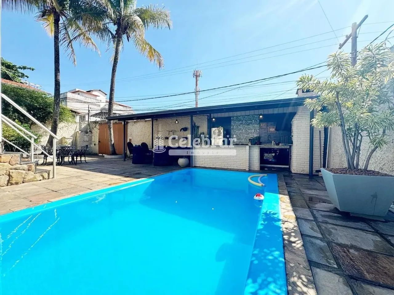 Casa para Venda em Contagem, Santa Cruz Industrial, 4 dormitórios, 2 suítes, 4 banheiros, 