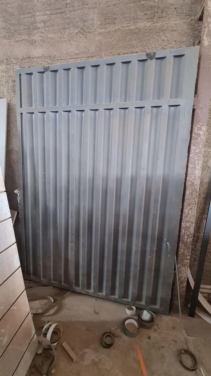 Porta de ferro novo R$800,00 - 2,50 altura X 1,80