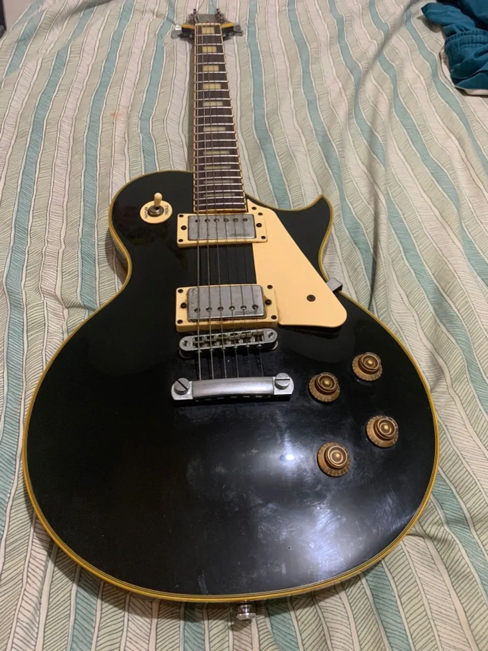 GUITARRA GOLDEN LES PAUL único dono.