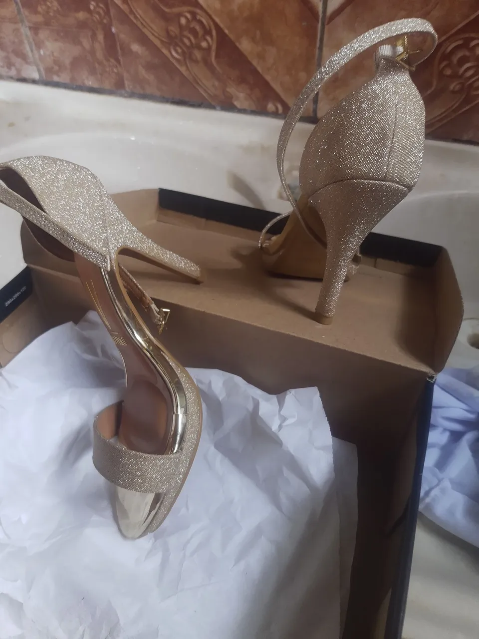 Sandália Dourada Glamourosa - Salto Fino