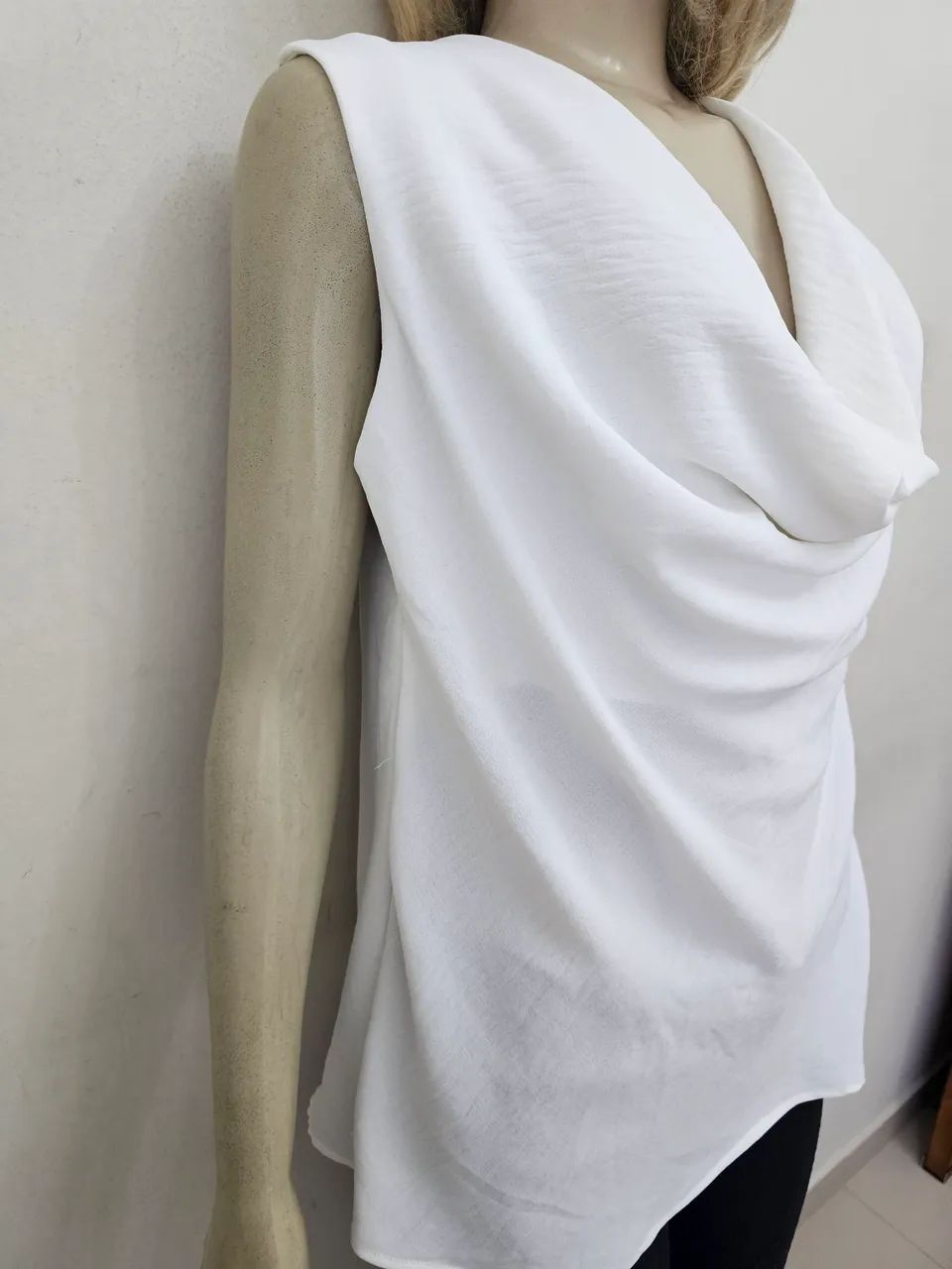 Blusa drapeada branca  - Foto 3