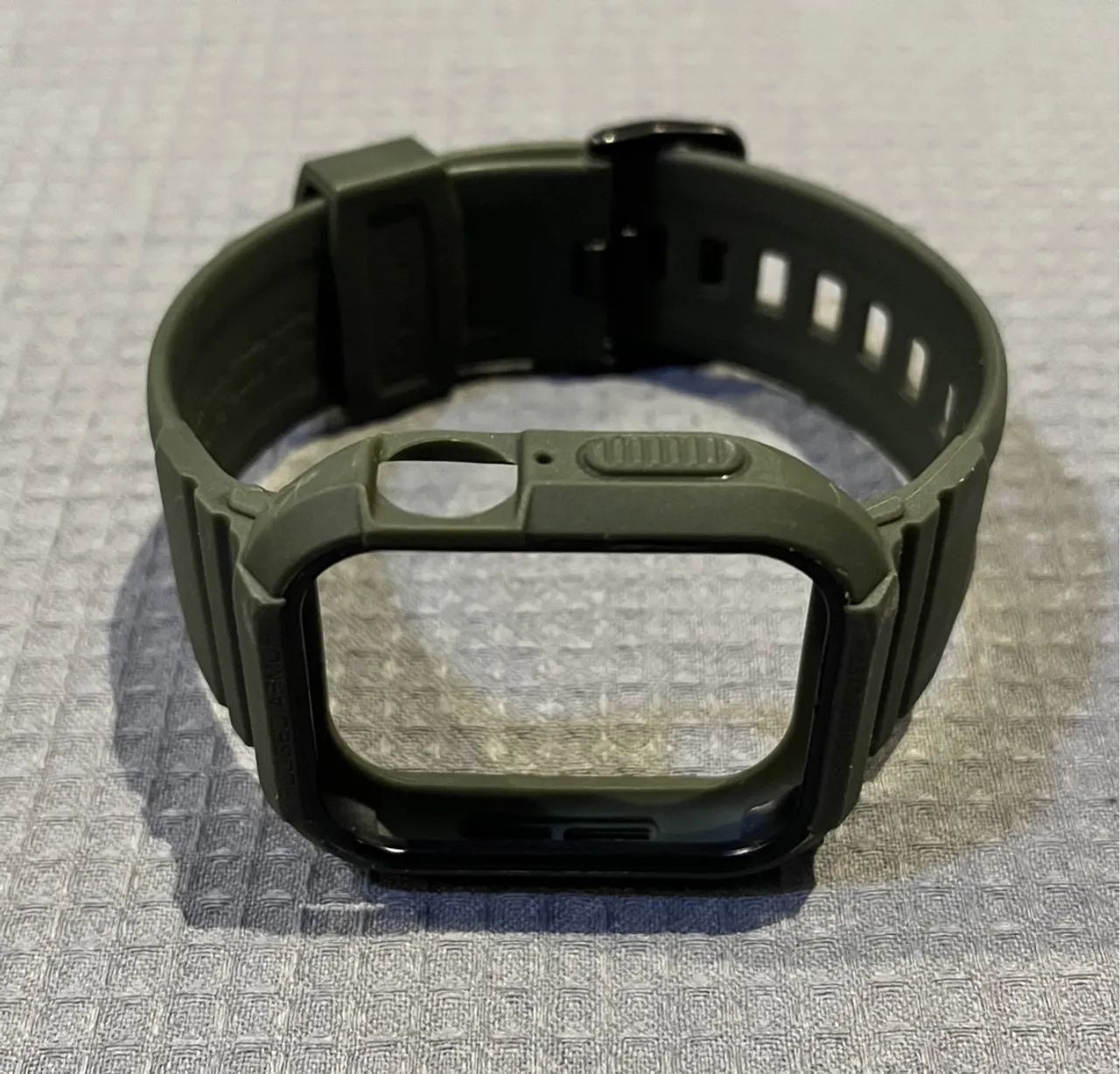 Capa tipo bumper Rugged Armor Apple Watch série 6 44mm - Foto 3