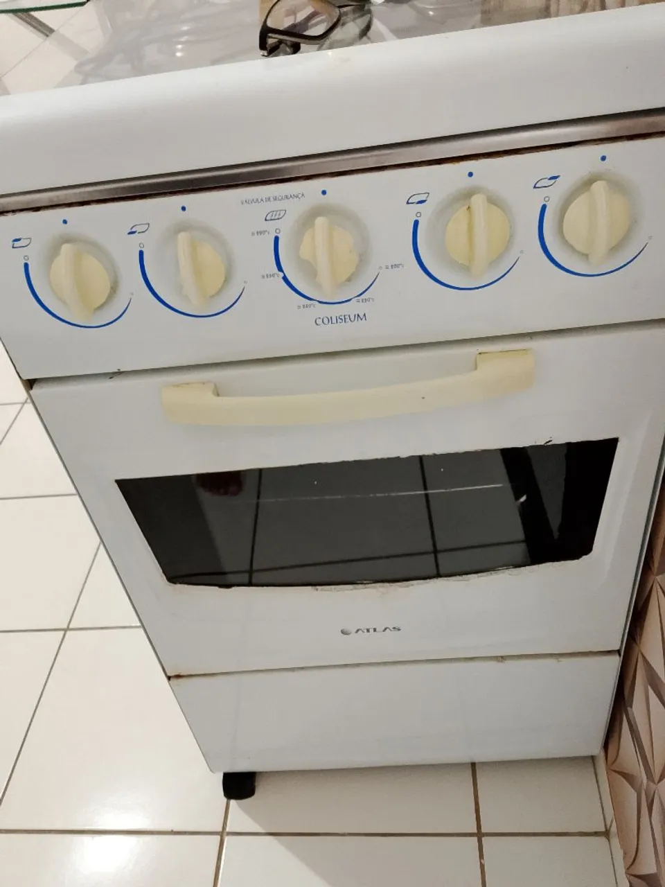 Vende-se fogão usado , mais estado bom