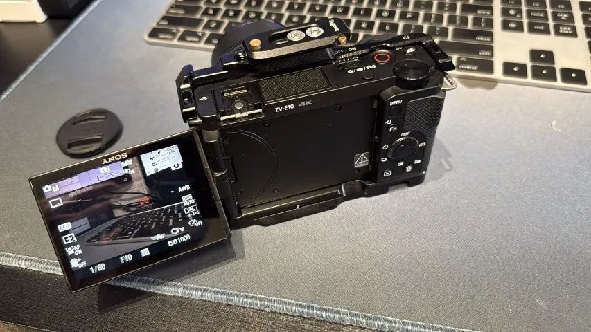 Camera sony zve 10 com lente 16-50mm com case e tripe