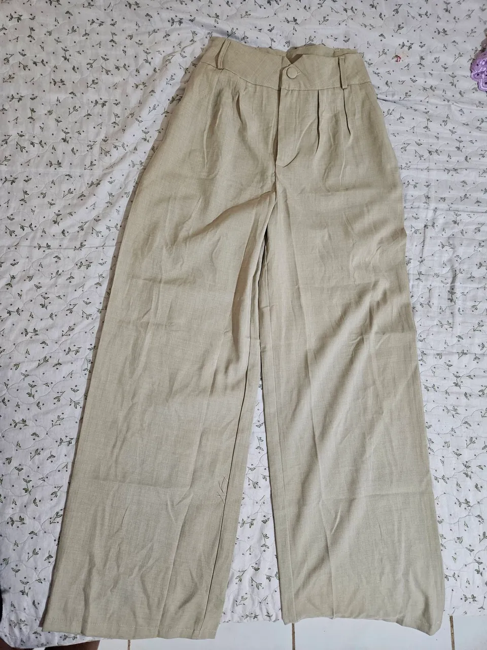 Calça Feminina Bege - Elegância e Conforto