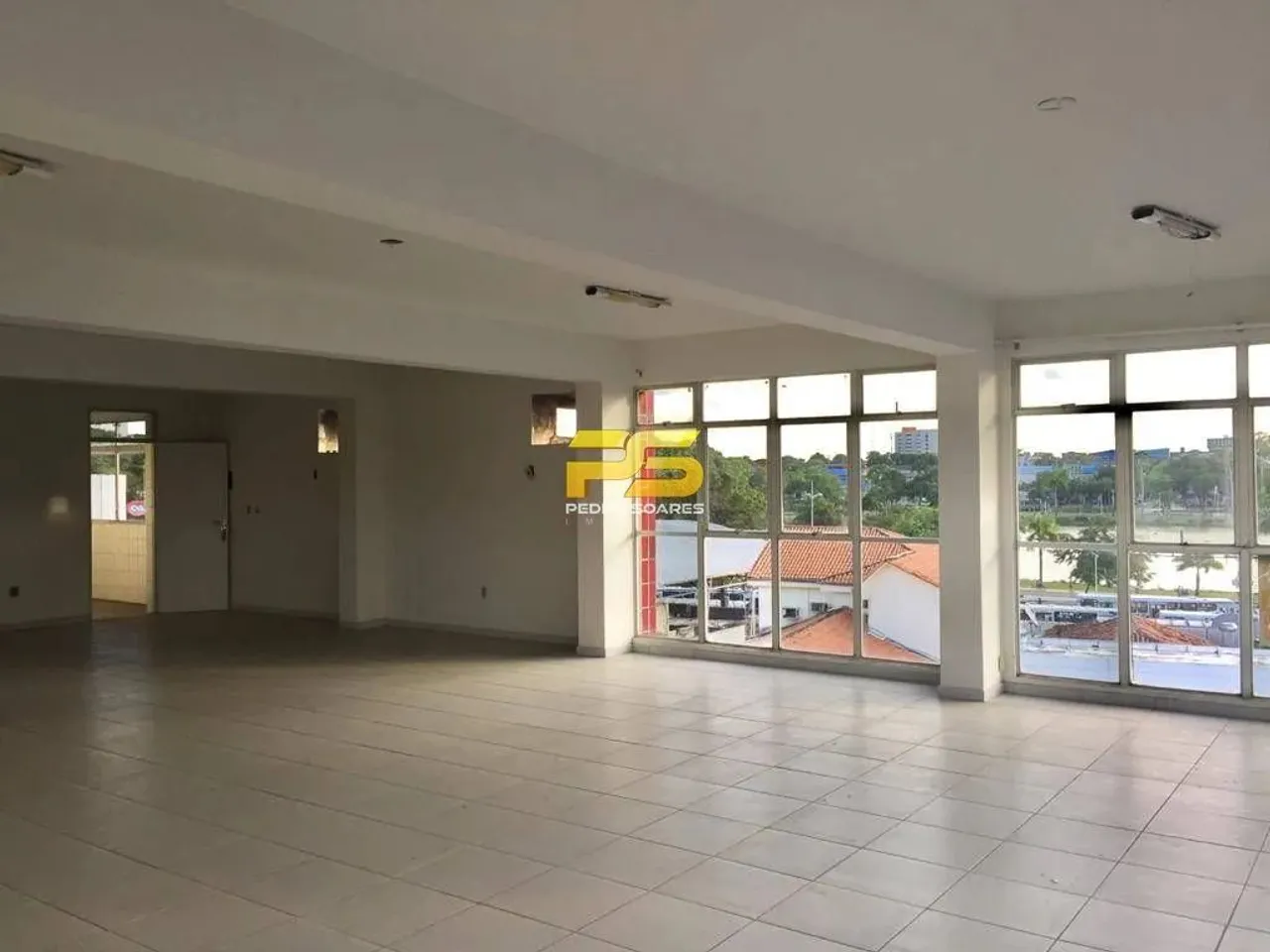 Salas Comerciais de 20,64m2 a 99,84m2 no Centro para Locação por 7.500,00