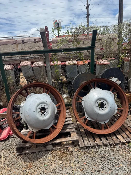 Rodas finas de trator 50x/55x e Valmet