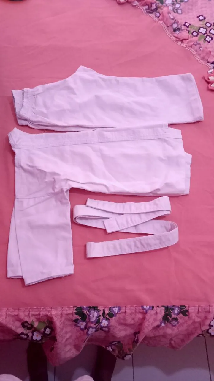 Kimono de karatê branco infantil