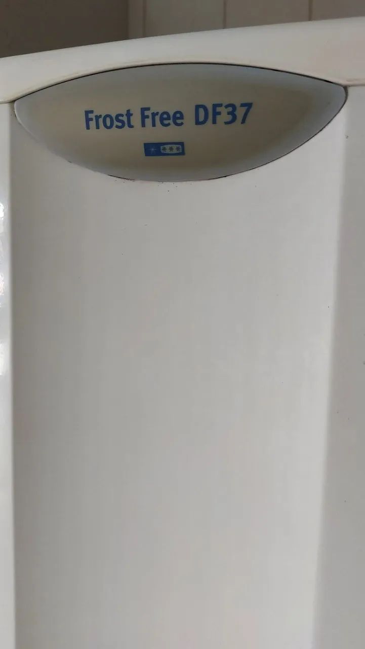 Geladeira eletrolux Frost Free modelo DF 37. 110v. Em perfeito estado.  - Foto 2