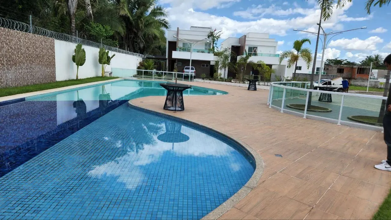 Alugo Casa de Condomínio Fechado