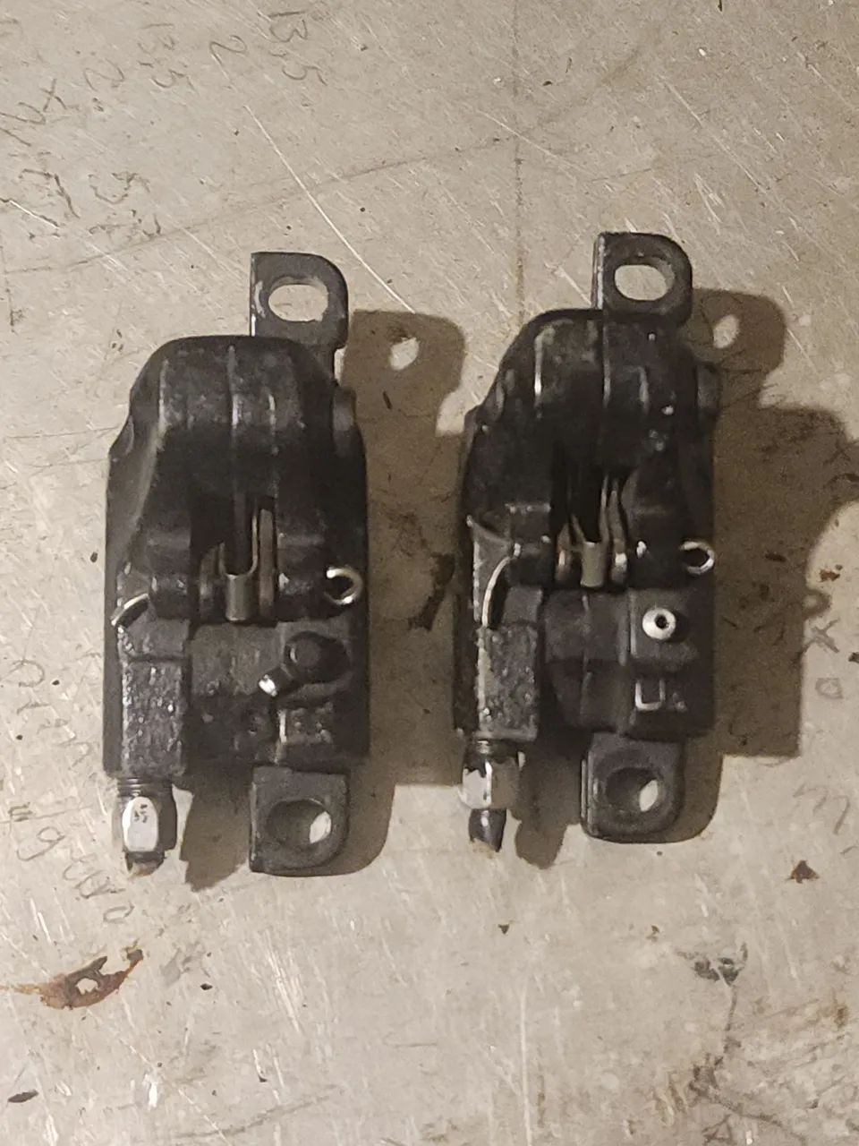 Uma Pinça de Freio Shimano - Foto 4