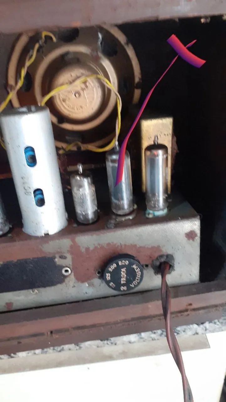 Rádio antigo valvulado SEMP ESTADO geral muito bom valvula com mau contato precionando fuc - Foto 5