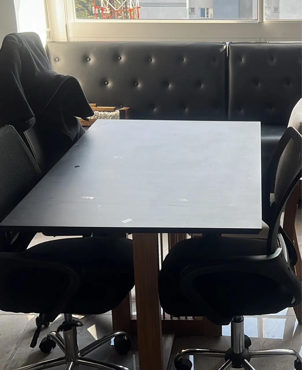 Mesa de jantar preta