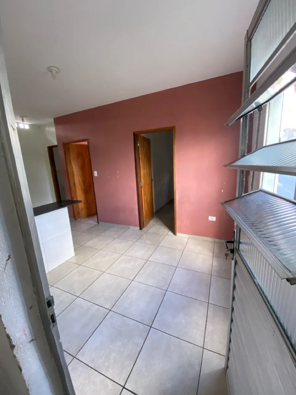 Casa para alugar - 2 quartos, bem ventilada e iluminada R$750