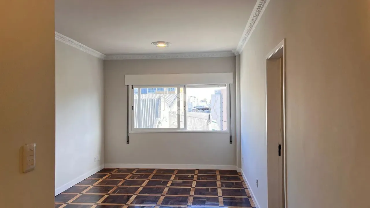 APARTAMENTO COM 4 QUARTOS SENDO 1 SUÍTE NO CENTRO DE FLORIANÓPOLIS