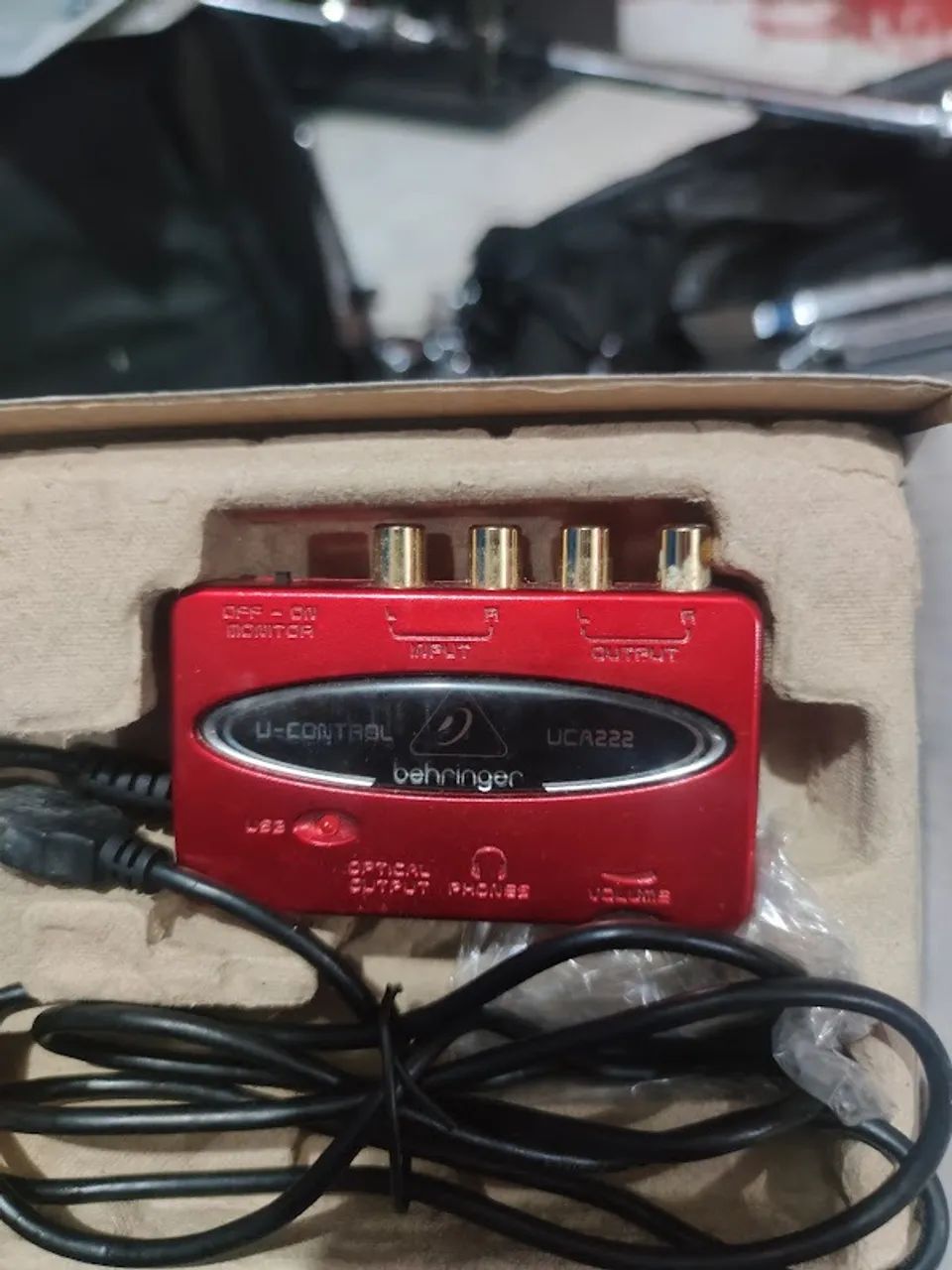 Interface de áudio U-Control UCA222 com manuais e cabos - Foto 3