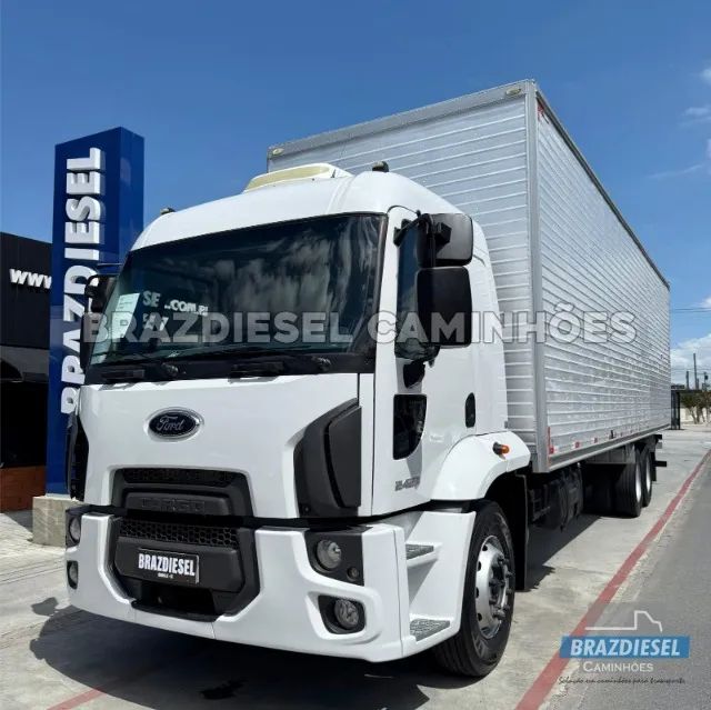 Ford Cargo 2423 2013 teto alto leito
