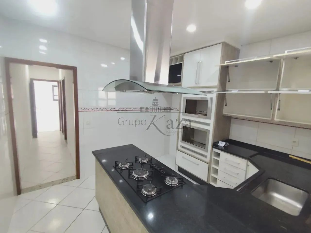 Imóvel para aluguel possui 136 metros quadrados com 4 quartos - Foto 2