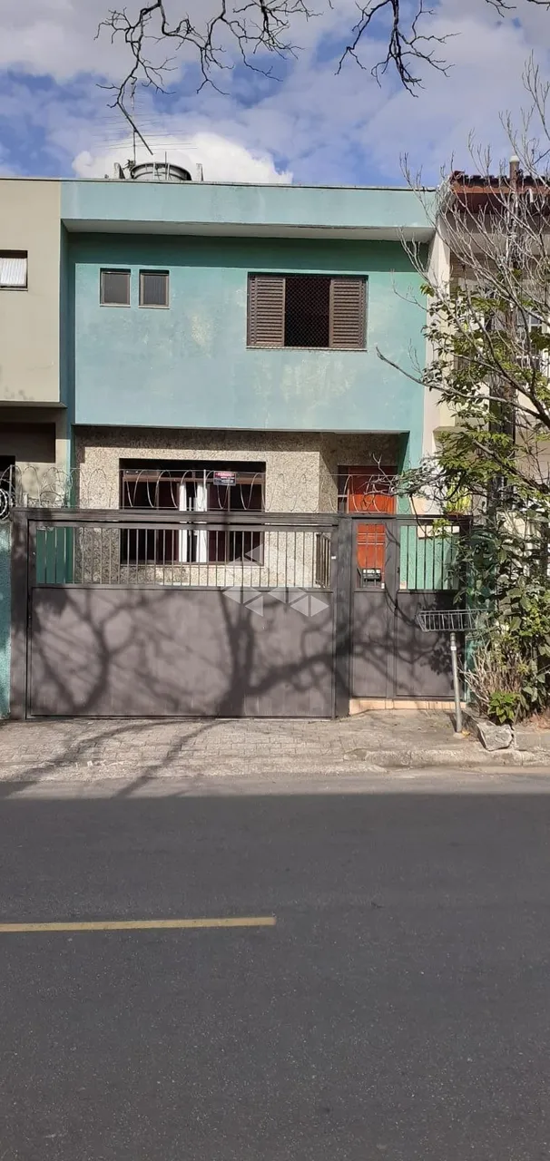 Sobrado Jardim das Américas vago 3 quartos (1 suíte), 3 vagas, sala ampla, cozinha com arm
