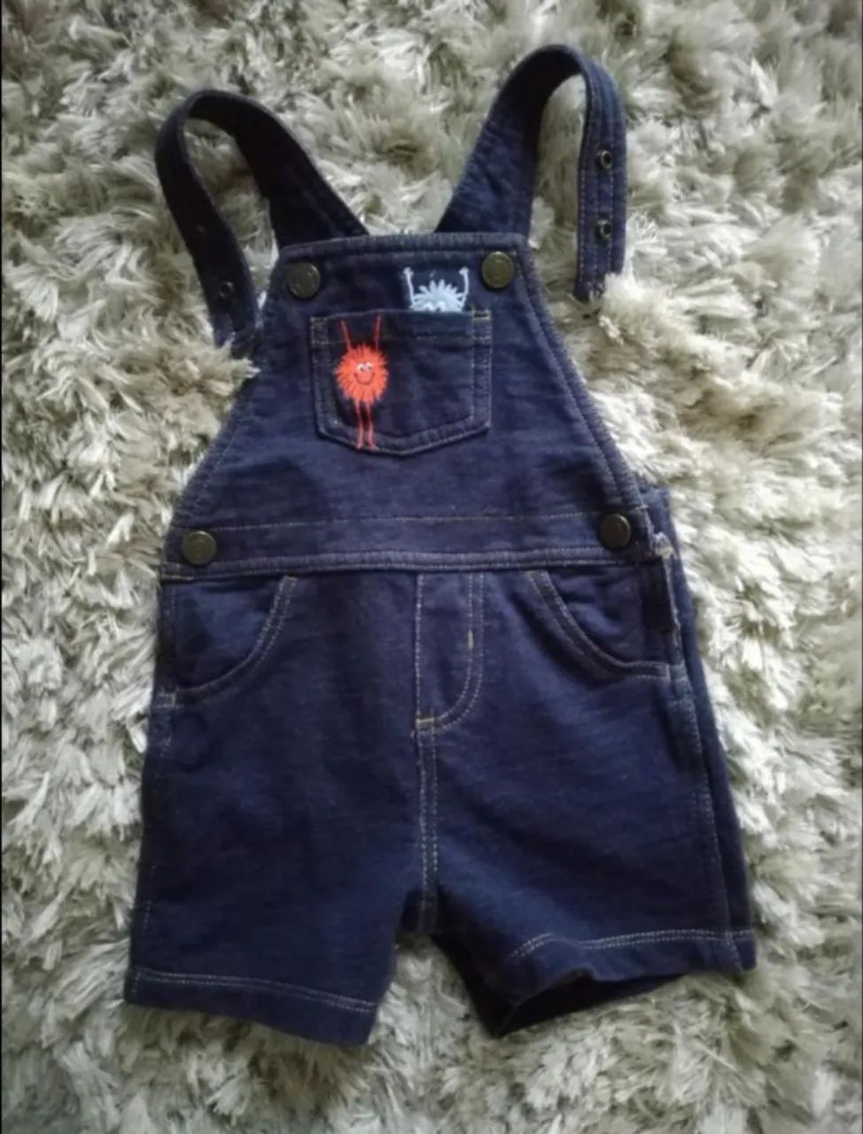 Jardineira curta Jeans Bebê  Carter's - Tamanho 9 meses