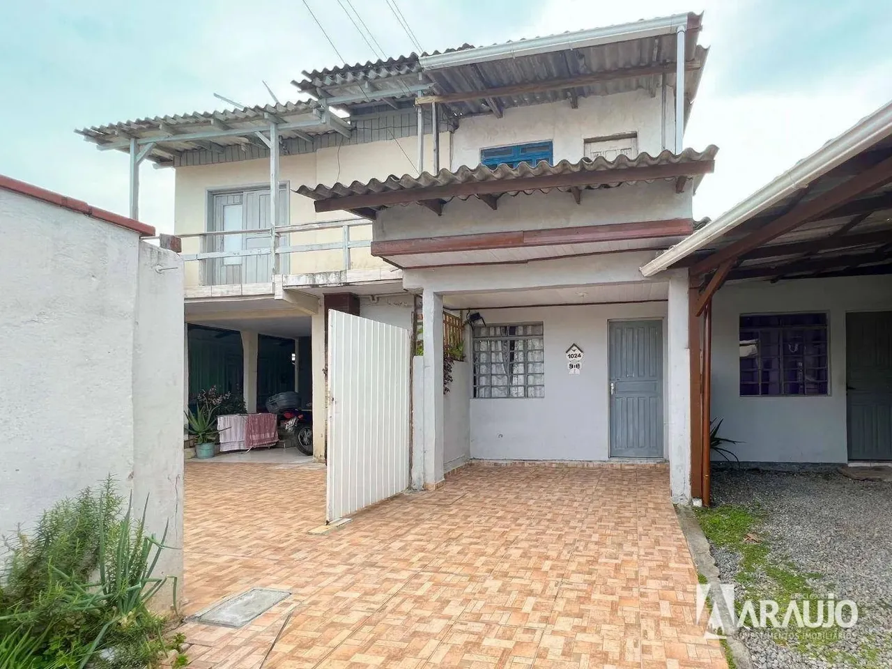 Casa com 2 kitnets no bairro Cordeiros em Itajaí