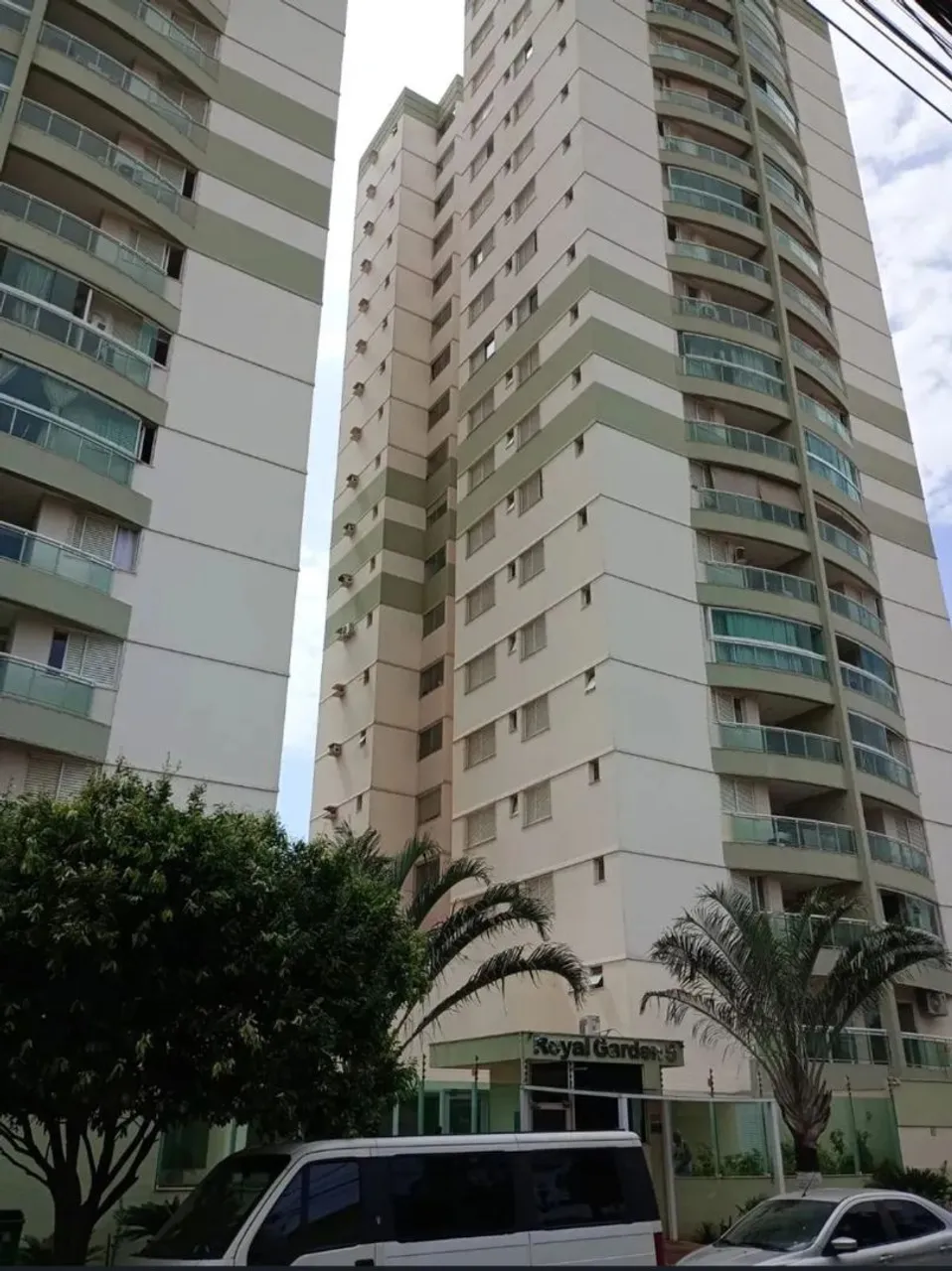 Apartamento 3 Qts. 2 vagas + escaninho.