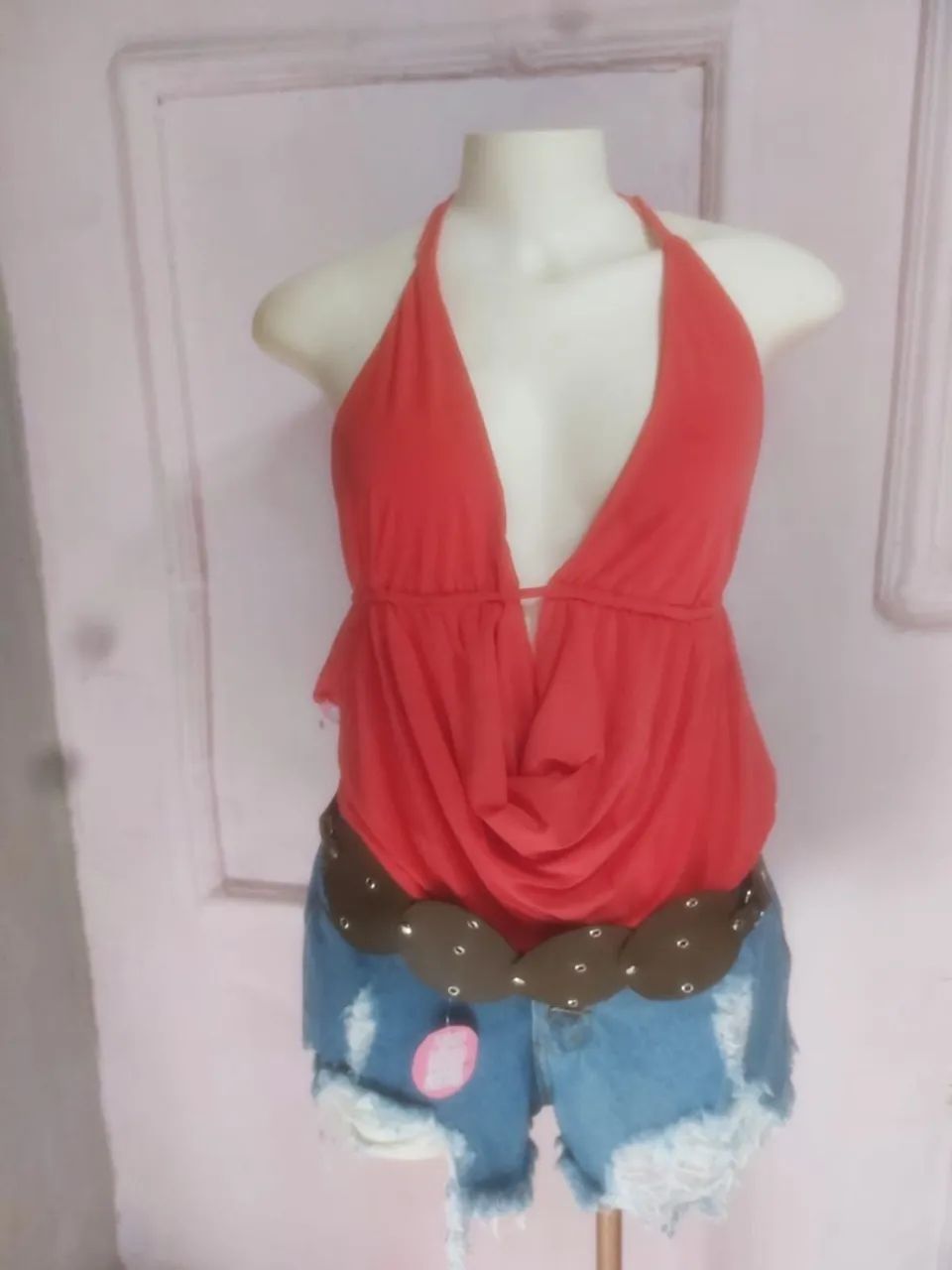 Blusa cropped vermelho com decote em V - Foto 2