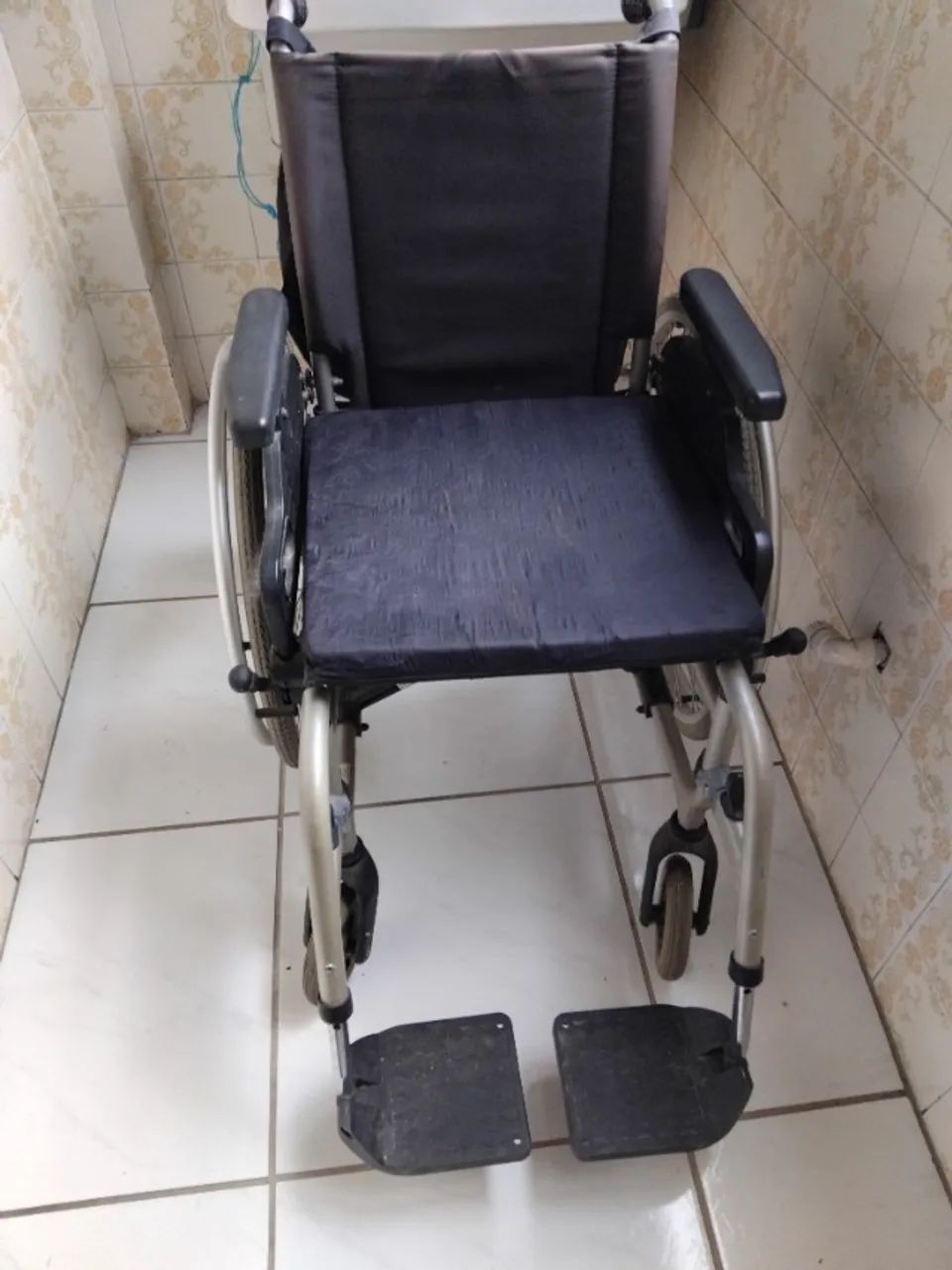 Cadeira  de rodas - Foto 3