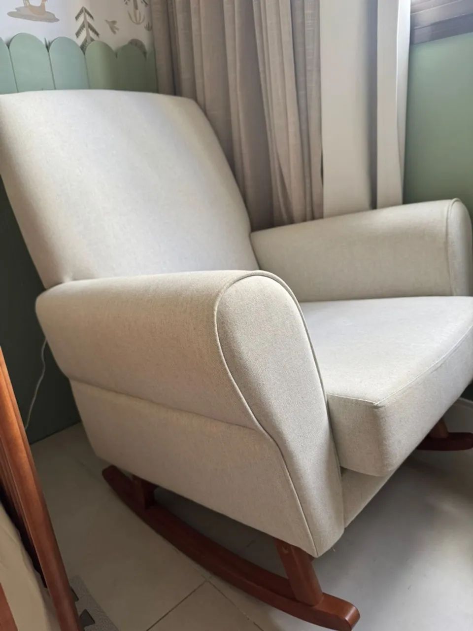 Poltrona para Amamentação Cacau e puf redondo para os pés.  - Foto 5