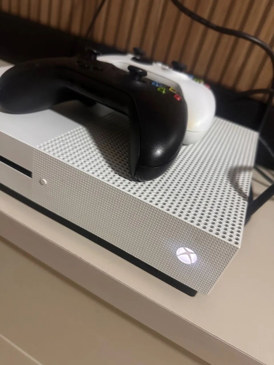 Xbox One S com dois controles - Foto 3