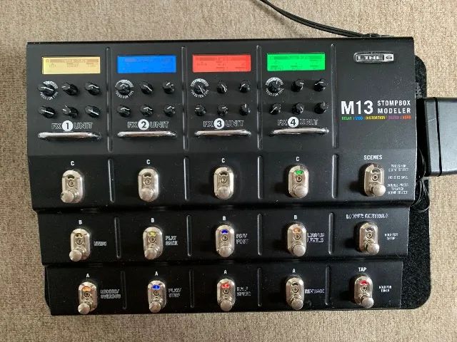 ギター LINE6 M13 Pedaleira p/ guitarra c/ 100 emulações famosas - Line 6 M13