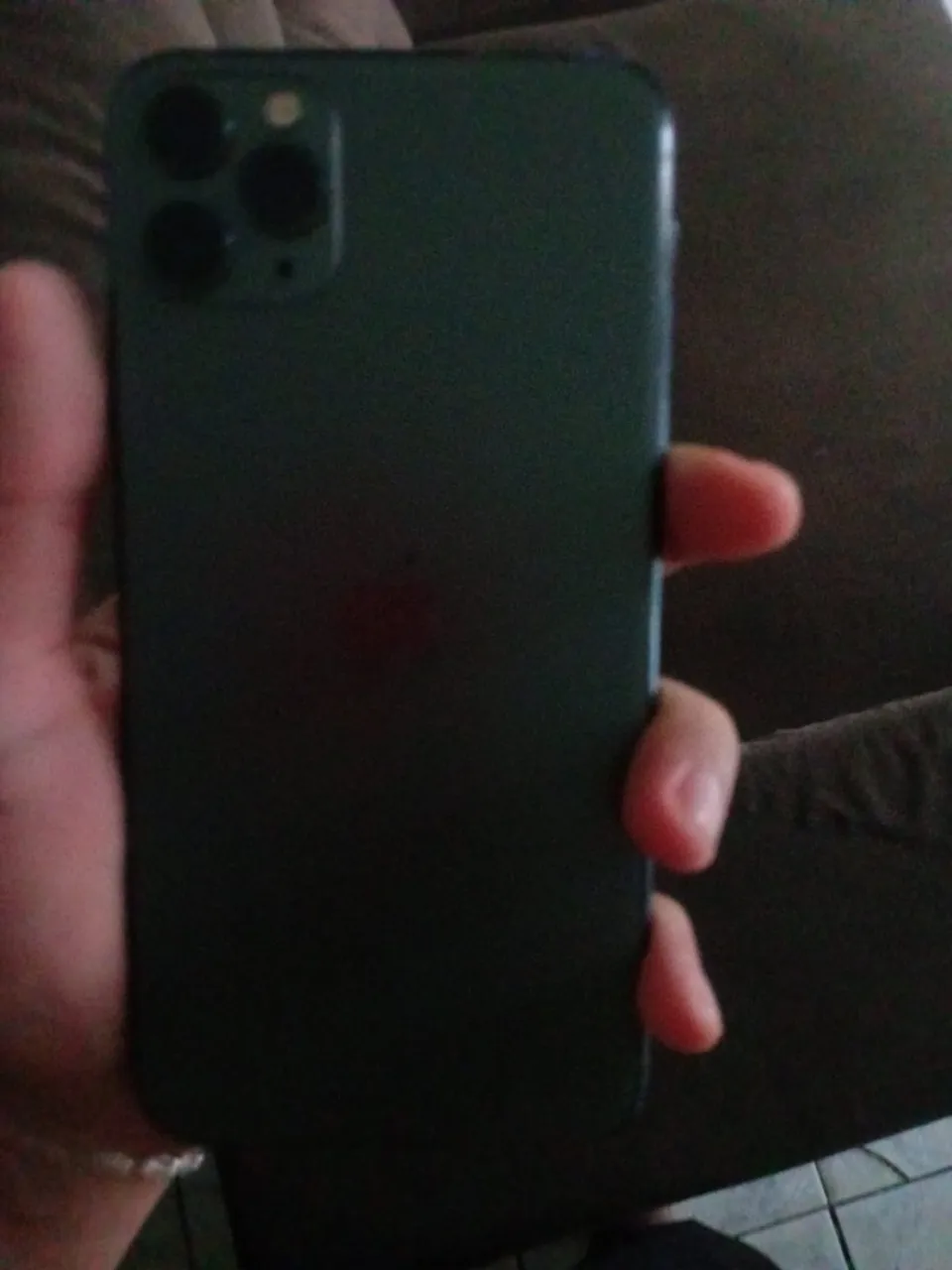 IPhone 11 Pro Max estado novo, funcionando tudo.