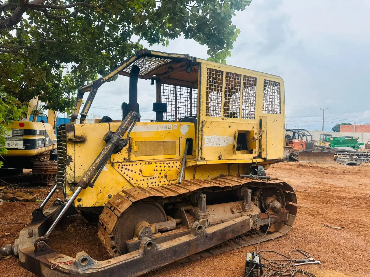 Trator de Esteira new holland d170 - Ideal para Trabalho Pesado