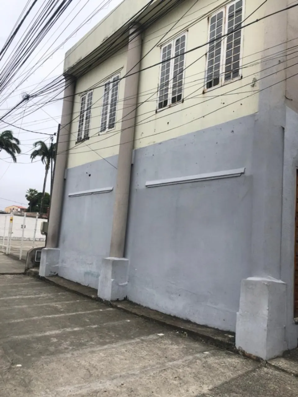 Excelente Imóvel Comercial na Av. Osório de Paiva - Espaçoso e Versátil!
