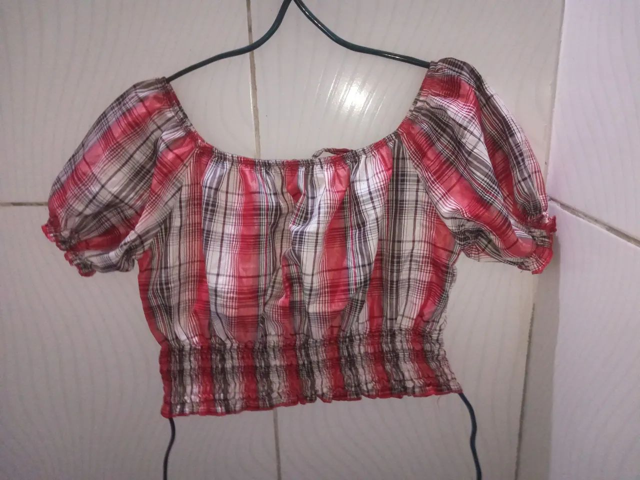 Blusa Cropped Xadrez Vermelha Feminino M  - Foto 4