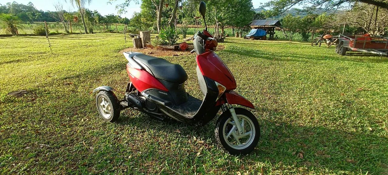 Scooter Honda Lead - Vermelha (TRICICLO ARTESANAL) - Foto 3