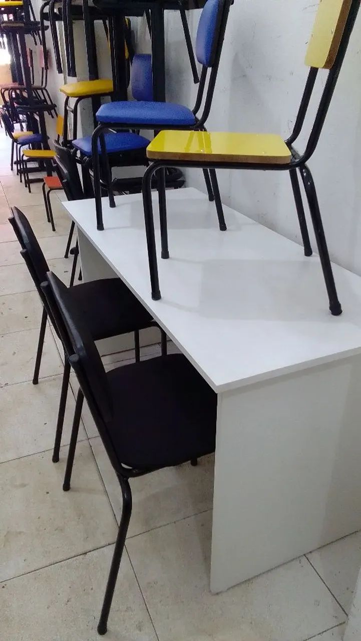 Mesa de professor com cadeira. - Foto 3