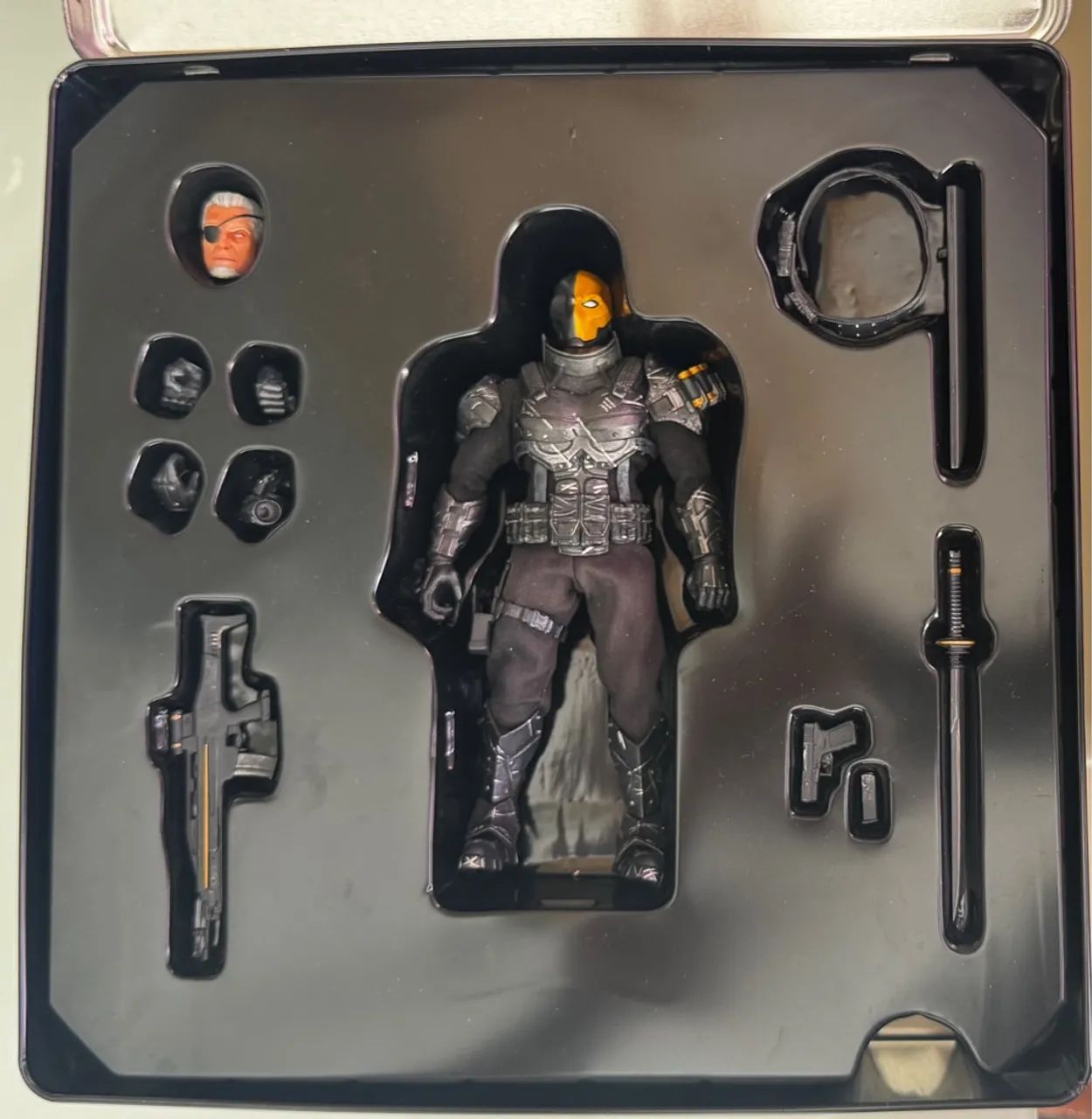 Mezco One12 Deadstroke Px! - Foto 2