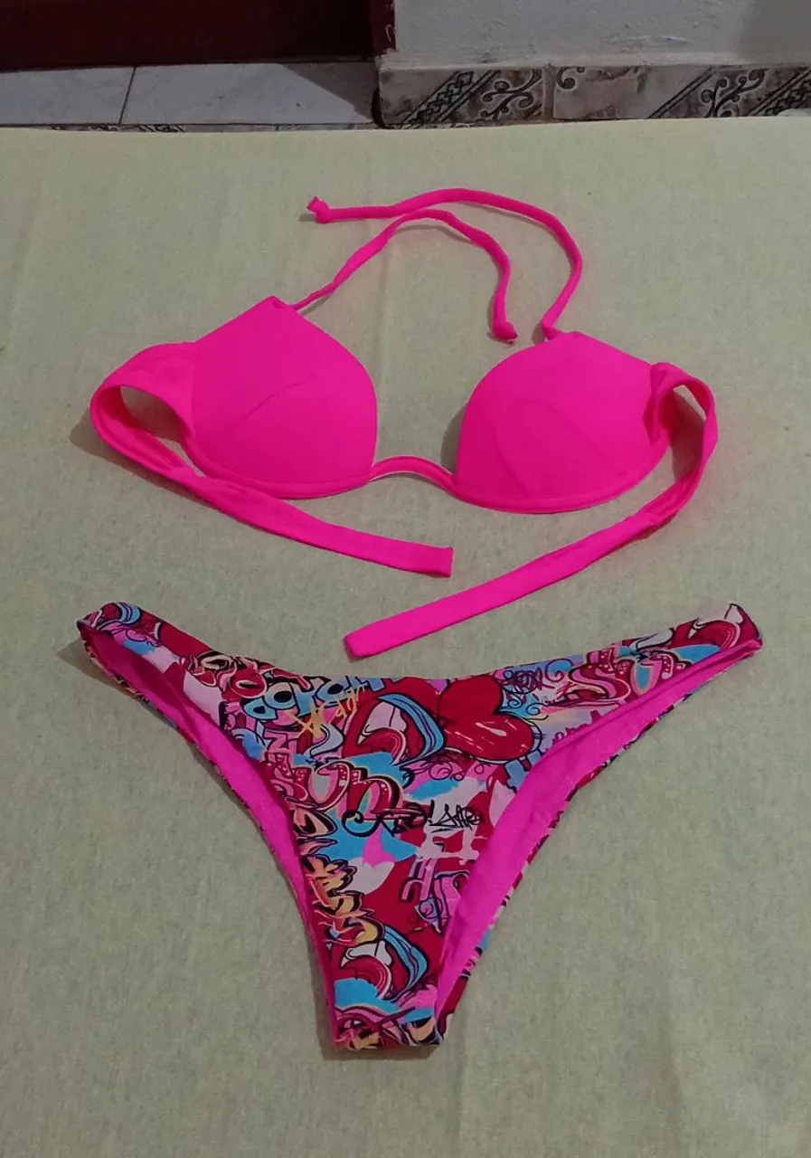 Biquíni Neon Vibrante com Estampa Exclusiva
