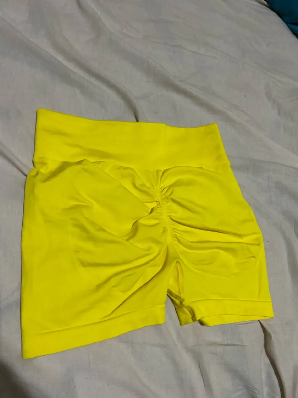 Shorts Fitness Amarelo Empina Bumbum