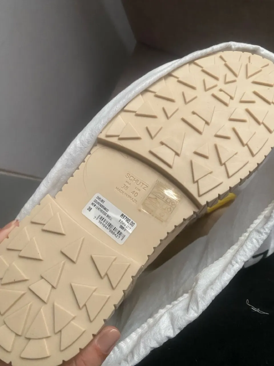 Bota Schütz CHELSEA cano médio bege TAM 38