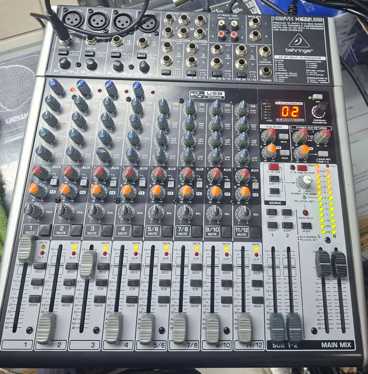Mesa de som behringer 1622fx 