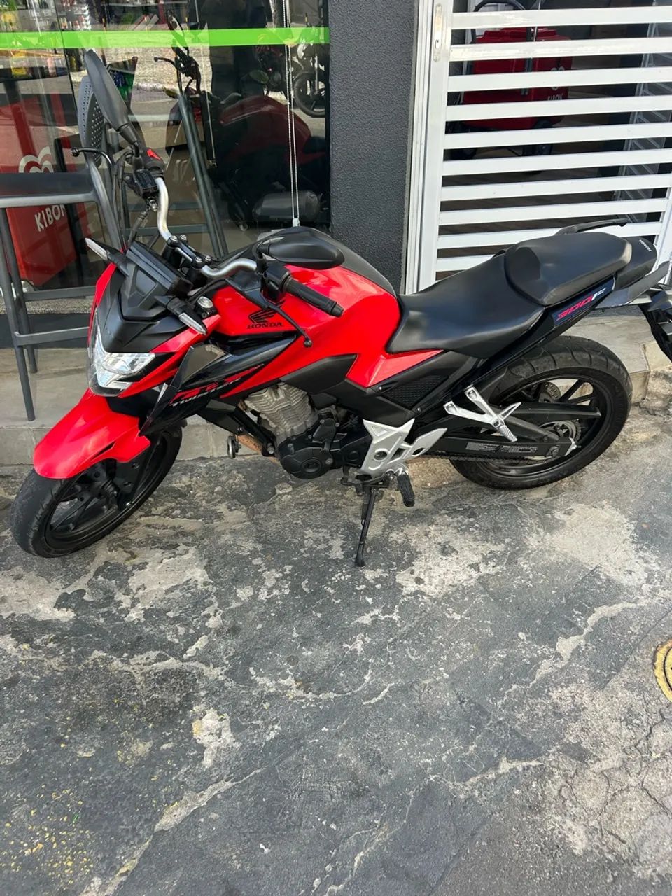 300f muito nova e revisada
