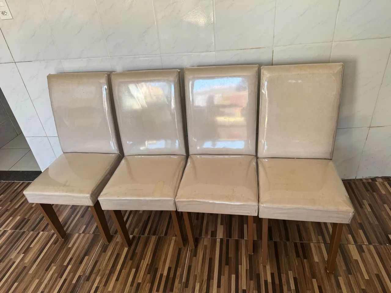 Vendo 4 cadeiras de jantar