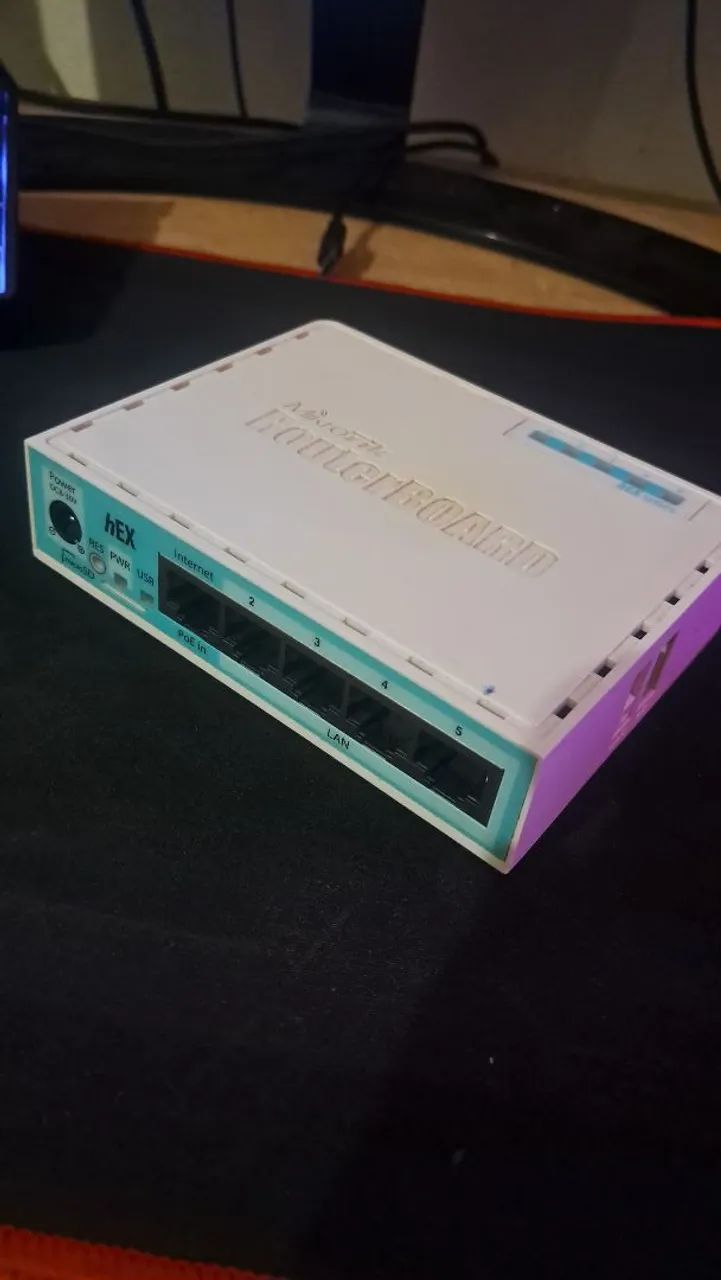 Roteador RB750Gr3