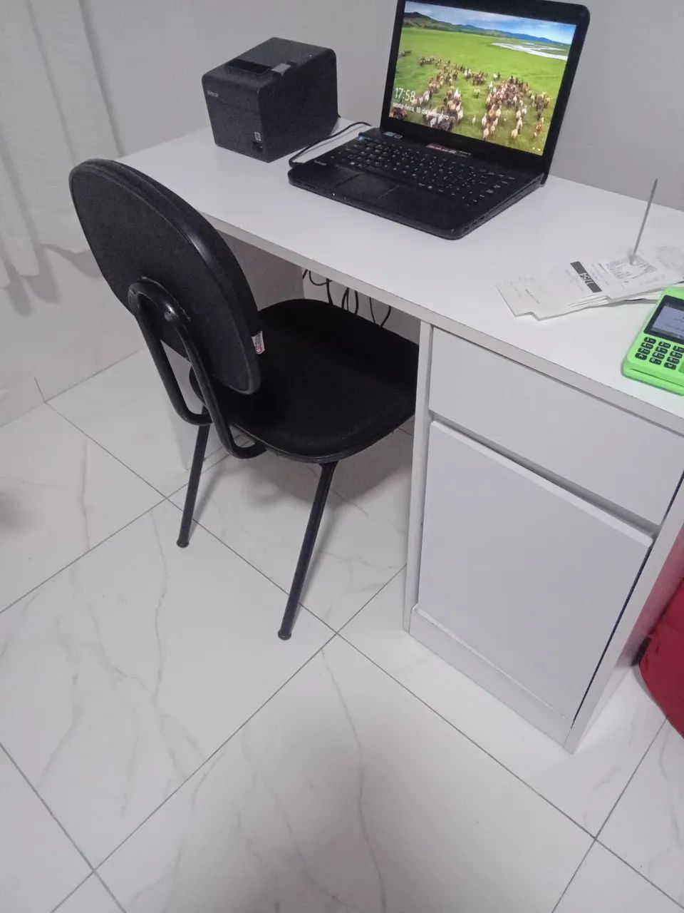 Mesinha de estudo com cadeira