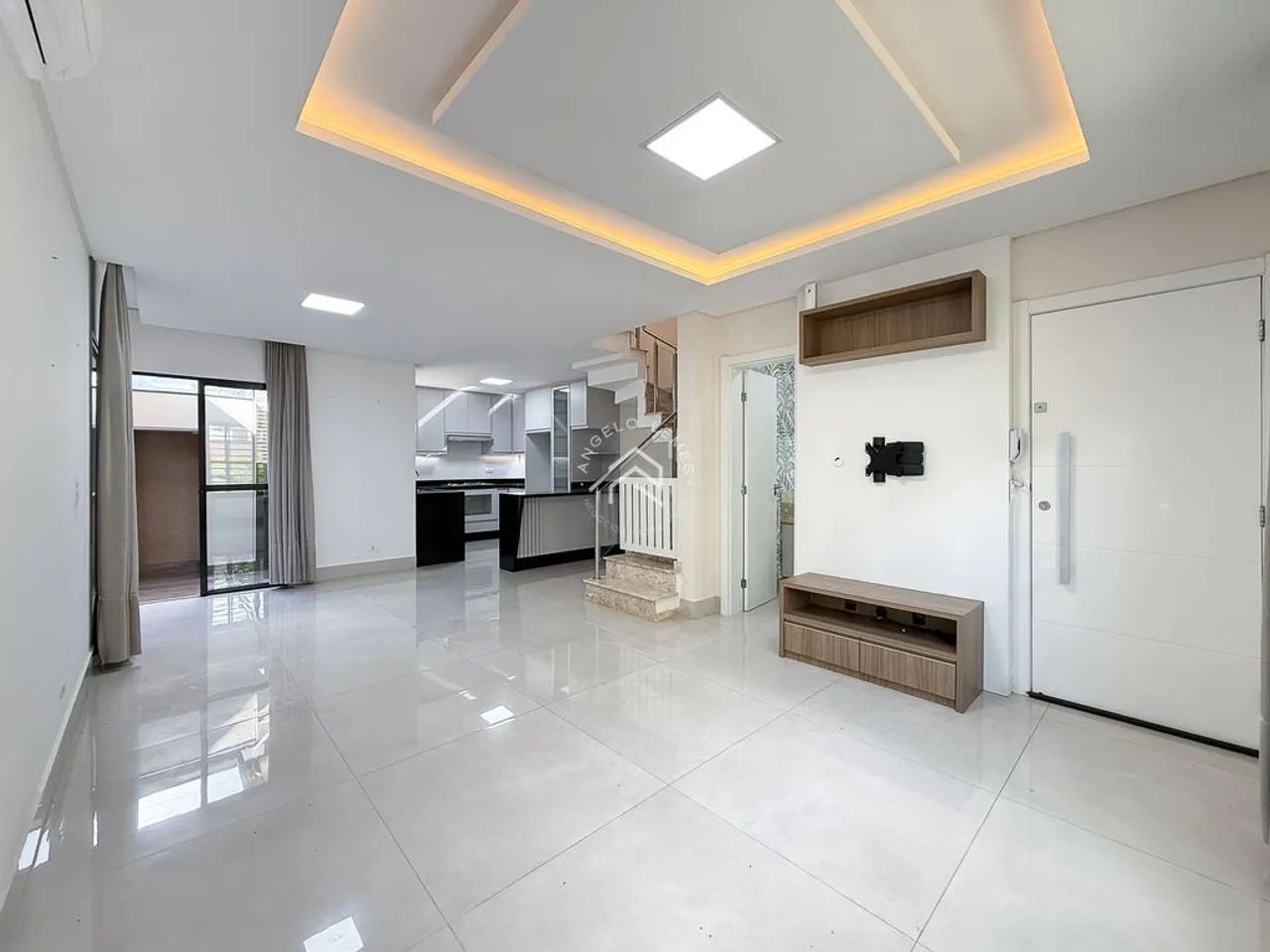 Sobrado Triplex Mobiliado com 3 Quartos e 153m² - Hauer - Foto 3