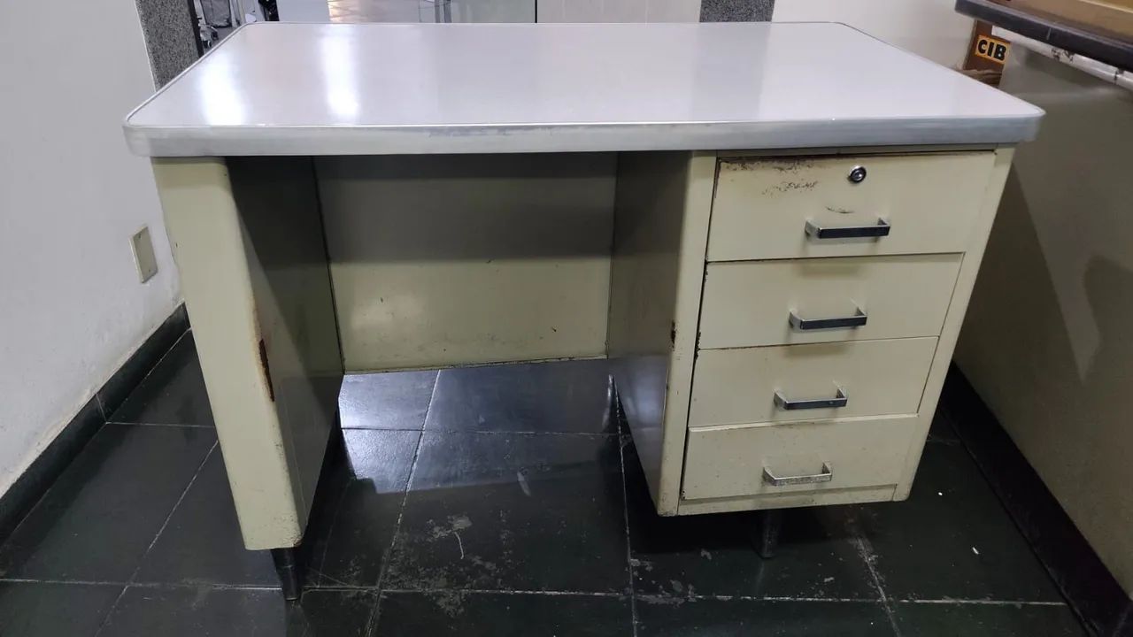 Mesa de aço para escritório 