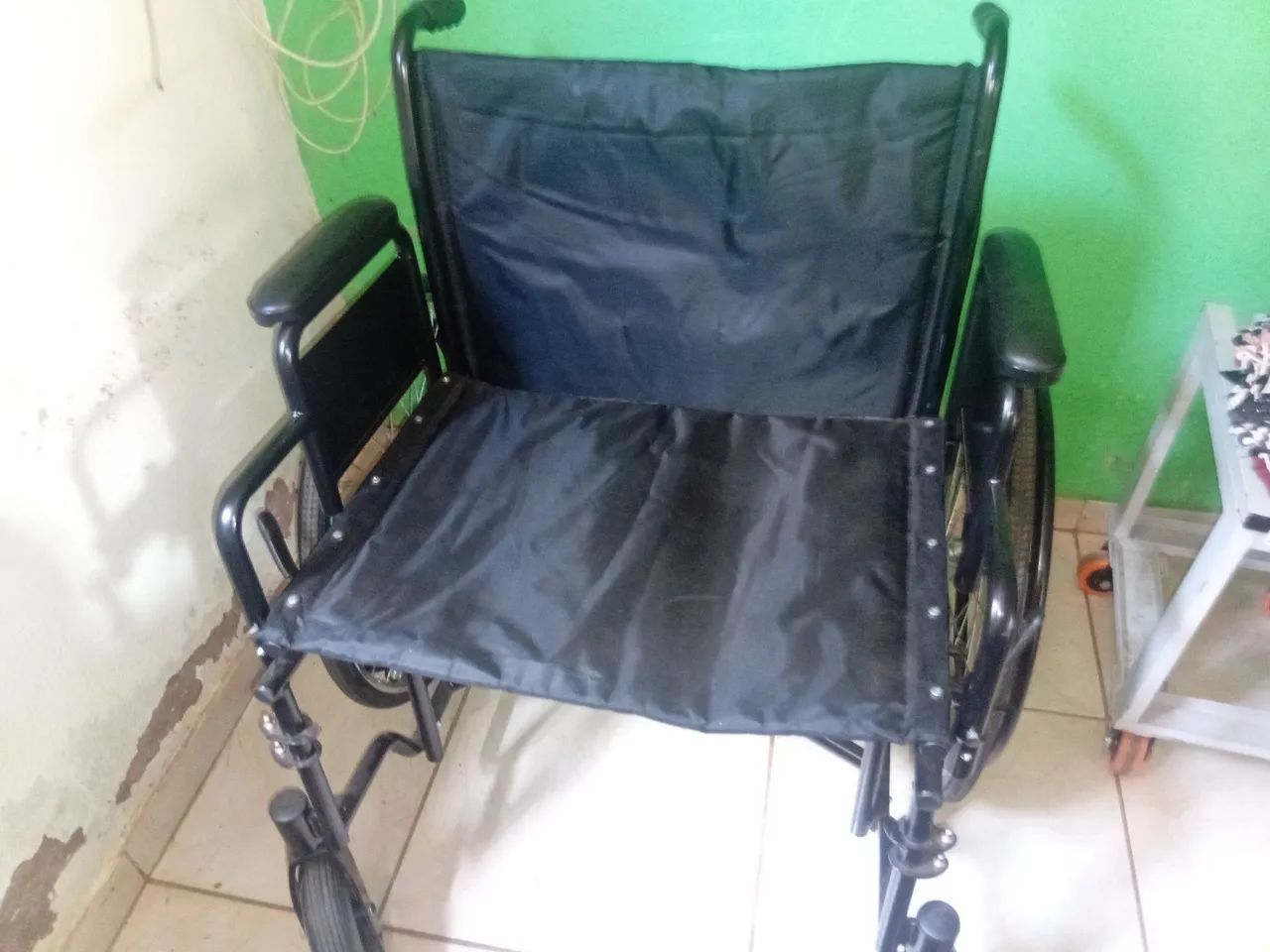 Cadeira de roda pra obeso  - Foto 2