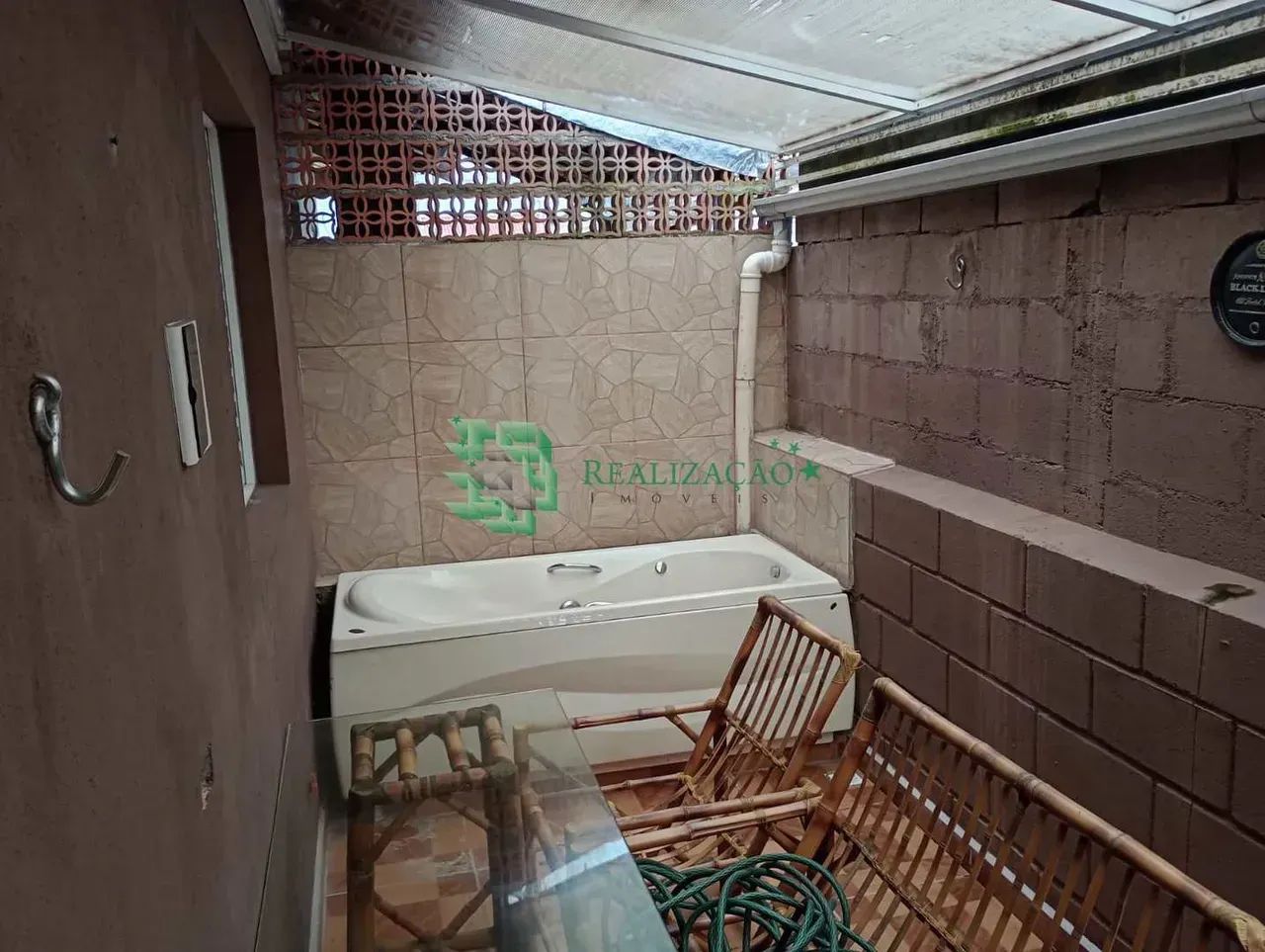 casa de condominio em itanhaem com hidromassagem